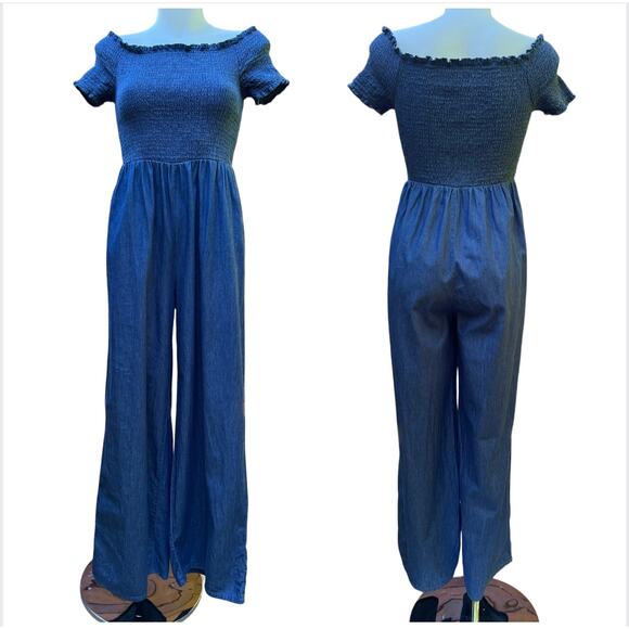 Francesca’s Blue Rain Ellison Jumpsuit Chambray Smocked Wide Leg Denim Medium - Picture 1 of 11